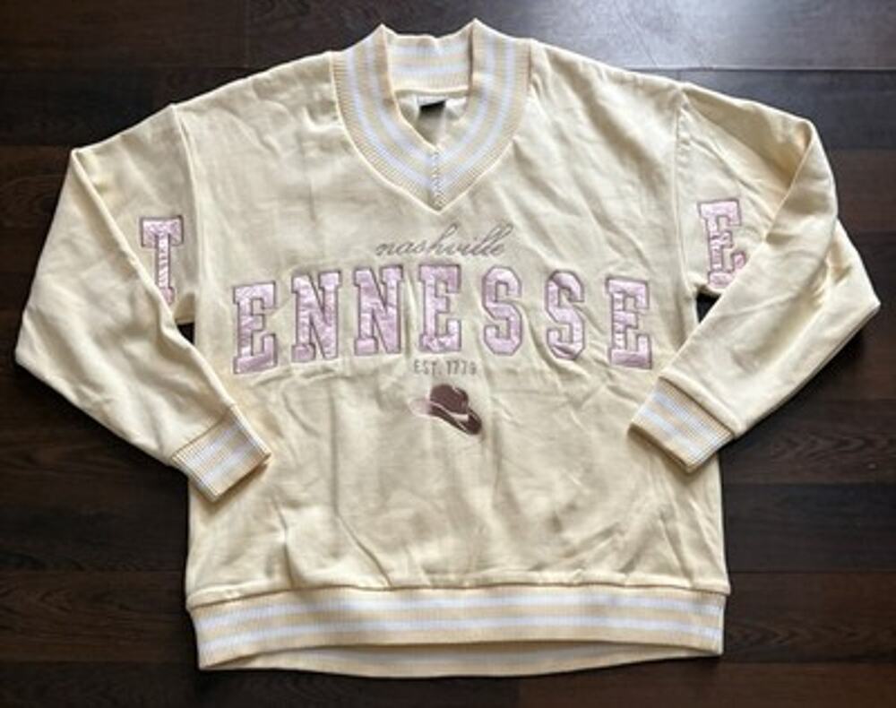 Chicka-d Nashville Tennessee V-Neck Sweatshirt Women’s Sz S